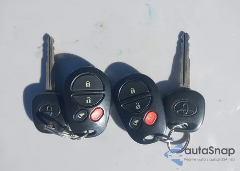 2008 Toyota Sienna Le z USA, uszkodzony, nr VIN 5TDZK23C38S109189